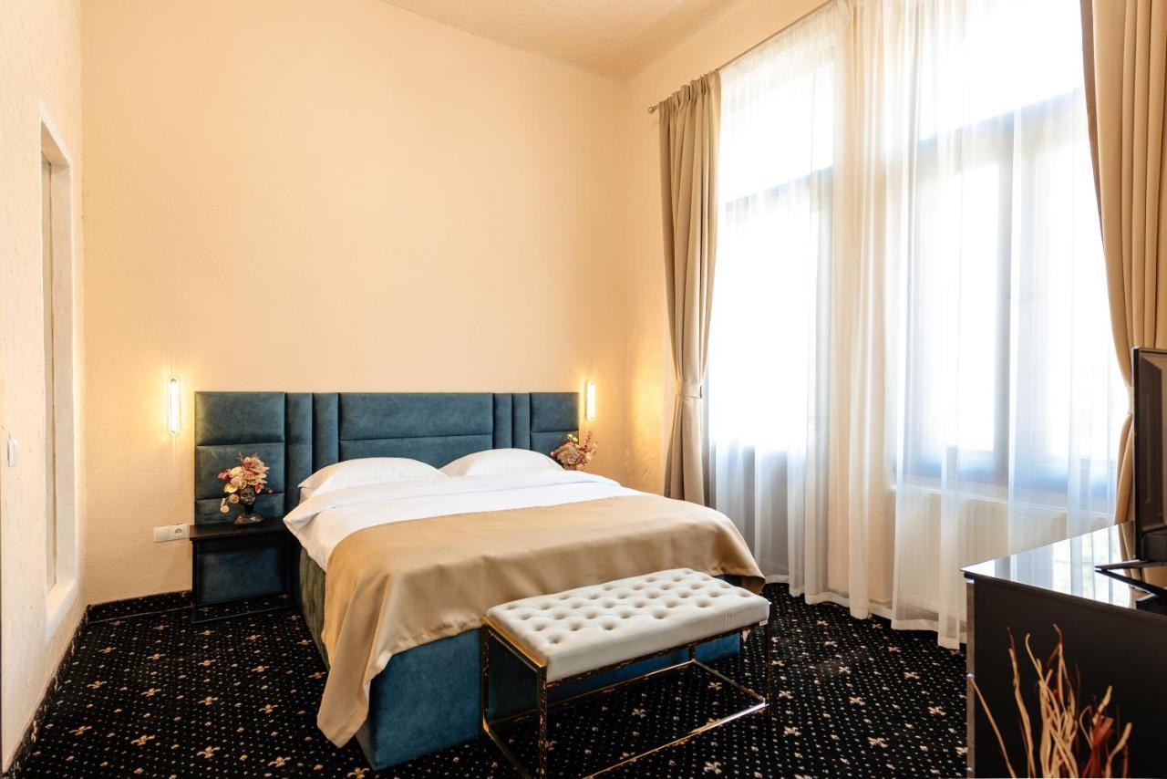 Palace Bulevard 3*