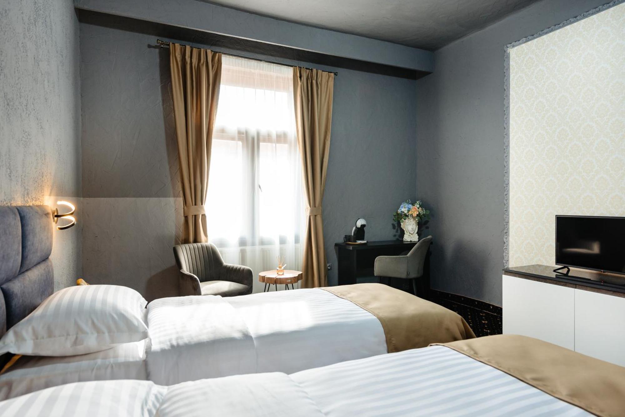 Palace Bulevard Hotel 3*