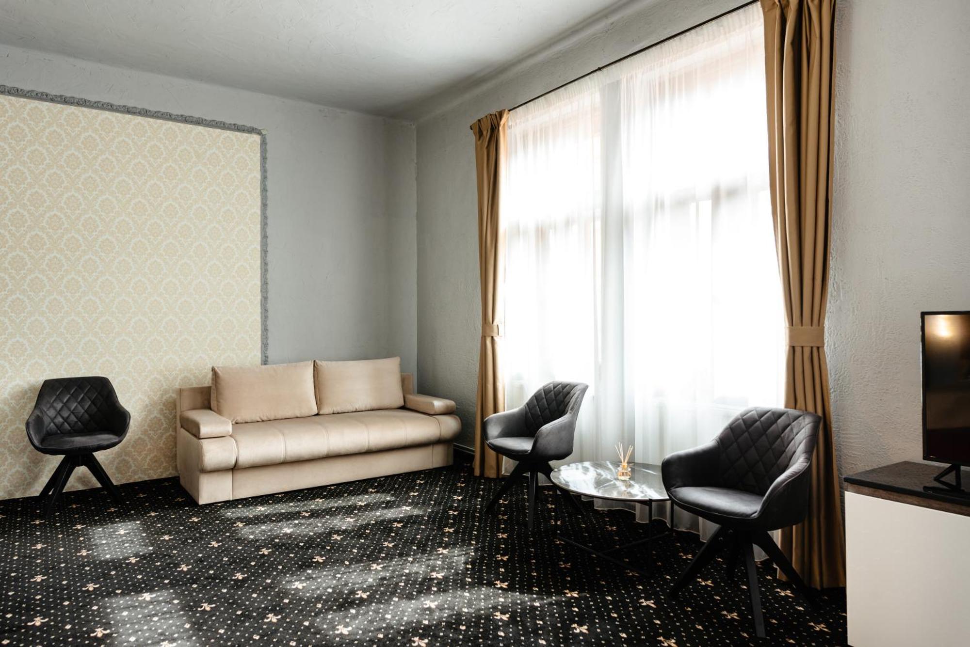 Palace Bulevard 3*