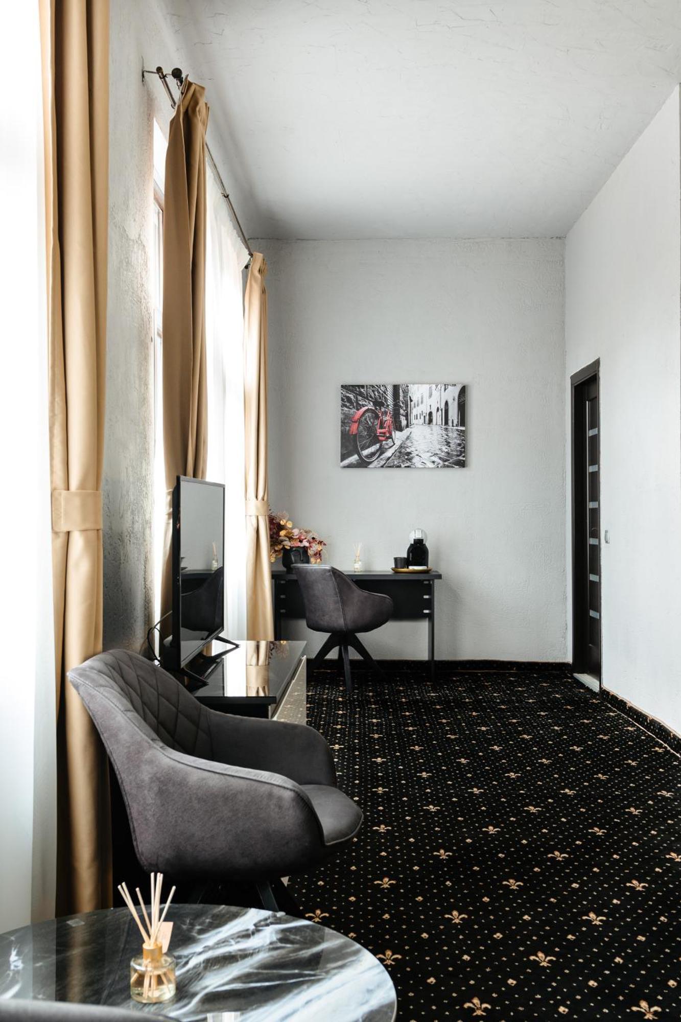 Hotel Palace Bulevard 3*